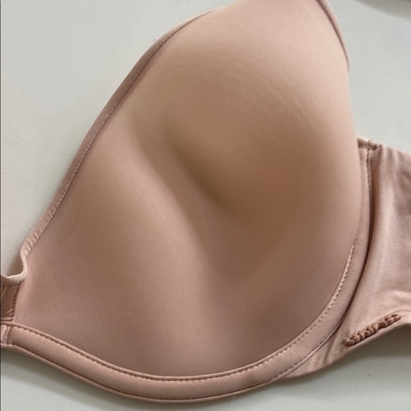 SKIMS Nude Plunge Bra - Picture 15 of 16